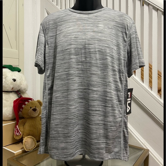 NWT Men’s Size Large Fila Short Sleeve Quick Dry Logo Print Tee In Rainfall Grey - Picture 2 of 9